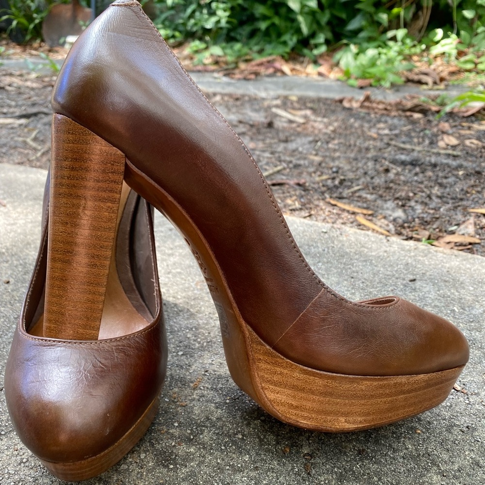 Aldo all leather platform shoe, brown, size 39